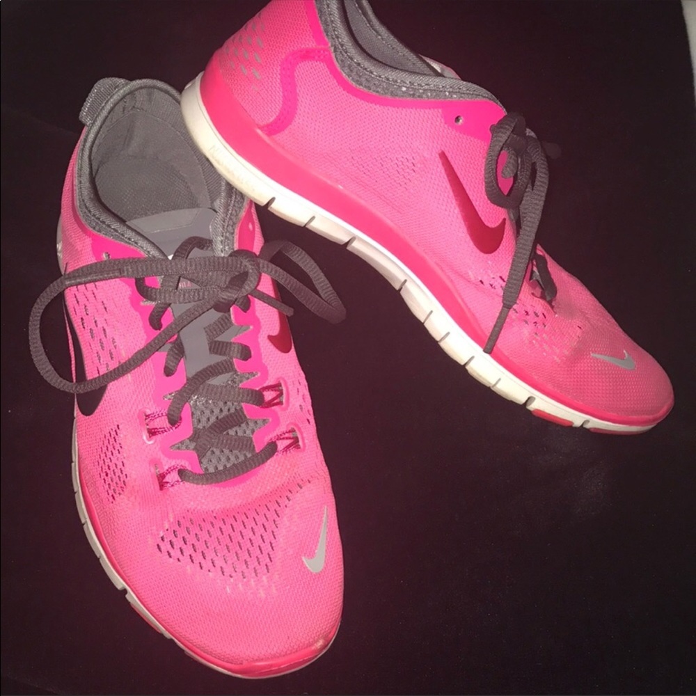 Nike tennis shoes